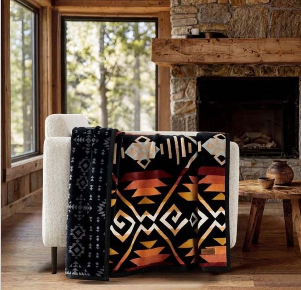 NEW Pendleton Reversible Plush Throw Coyote Butte 50”x70”